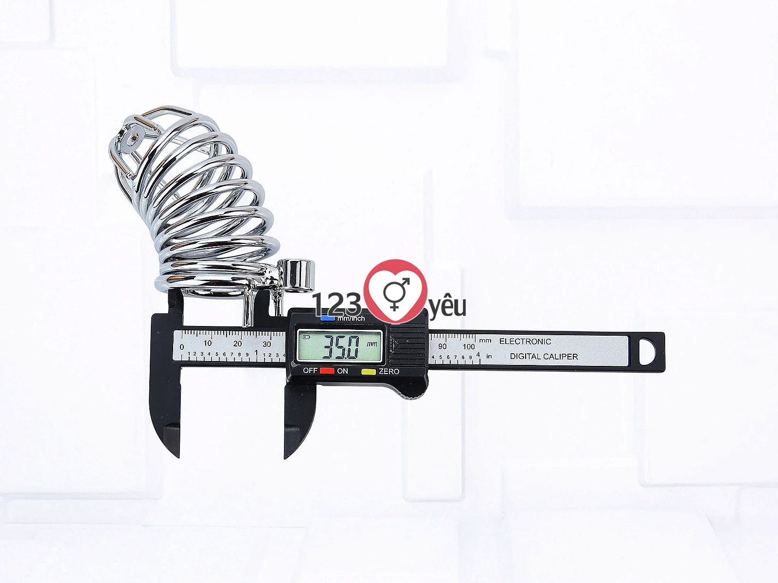 Dụng cụ bạo dâm khóa dương vật inox thiết kế lồng kim loại kèm ổ khoá