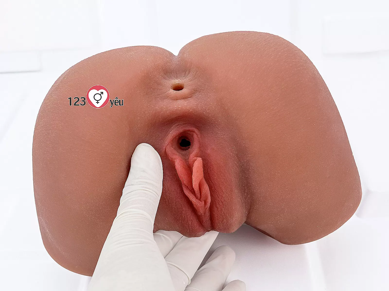 Âm đạo giả chổng mông nâu silicon trải nghiệm chân thực với kích thước nhỏ gọn