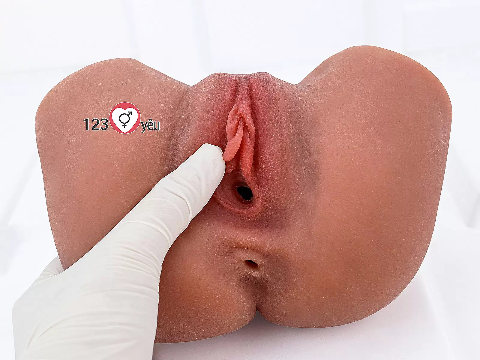 Âm đạo giả chổng mông nâu silicon trải nghiệm chân thực với kích thước nhỏ gọn
