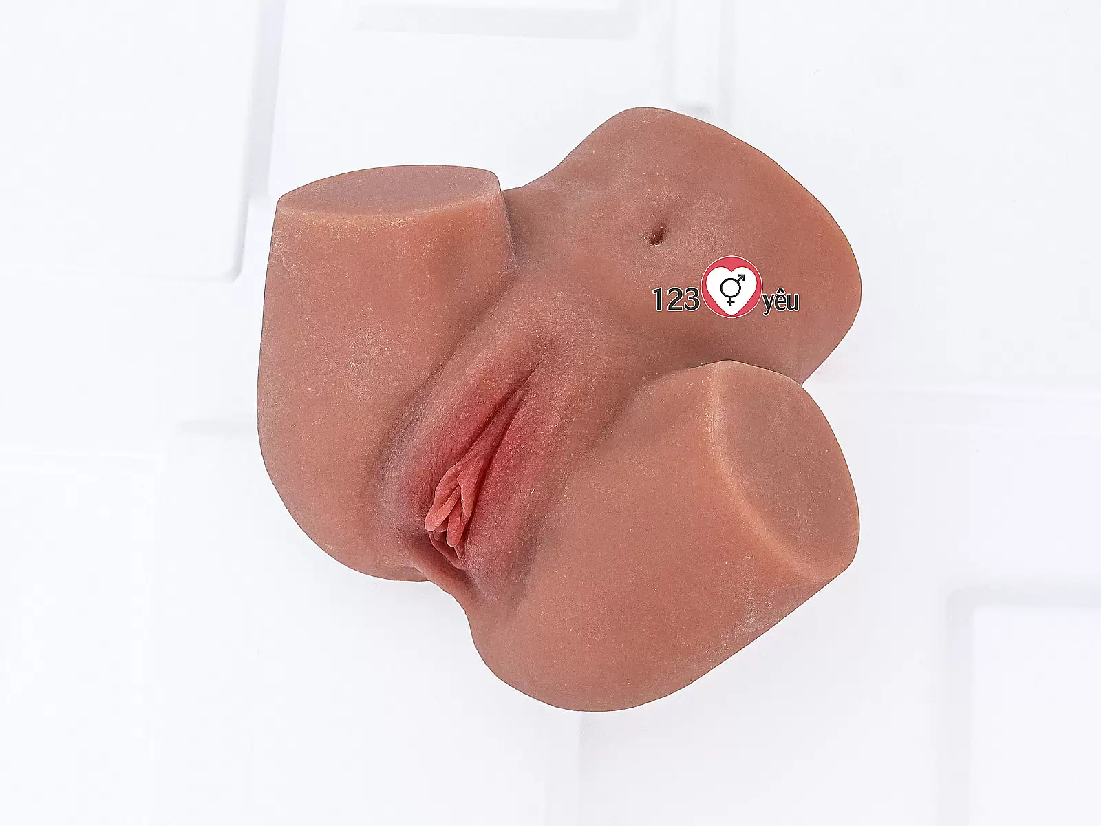 Âm đạo giả chổng mông nâu silicon trải nghiệm chân thực với kích thước nhỏ gọn