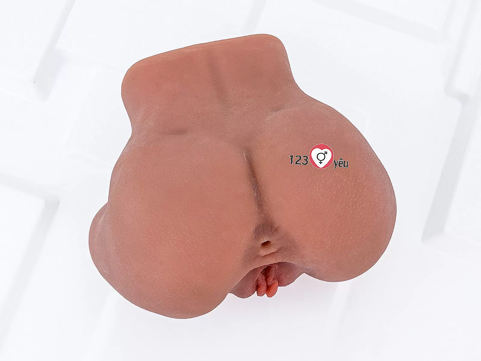 Âm đạo giả chổng mông nâu silicon trải nghiệm chân thực với kích thước nhỏ gọn