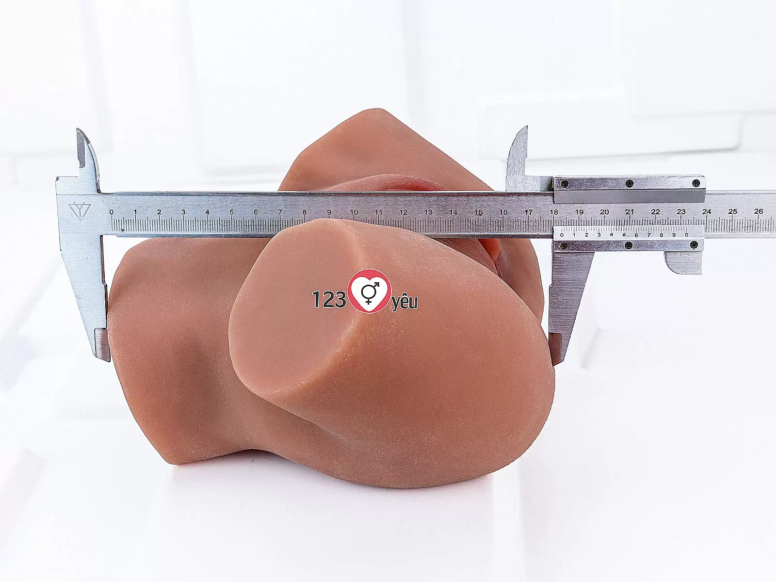 Âm đạo giả chổng mông nâu silicon trải nghiệm chân thực với kích thước nhỏ gọn