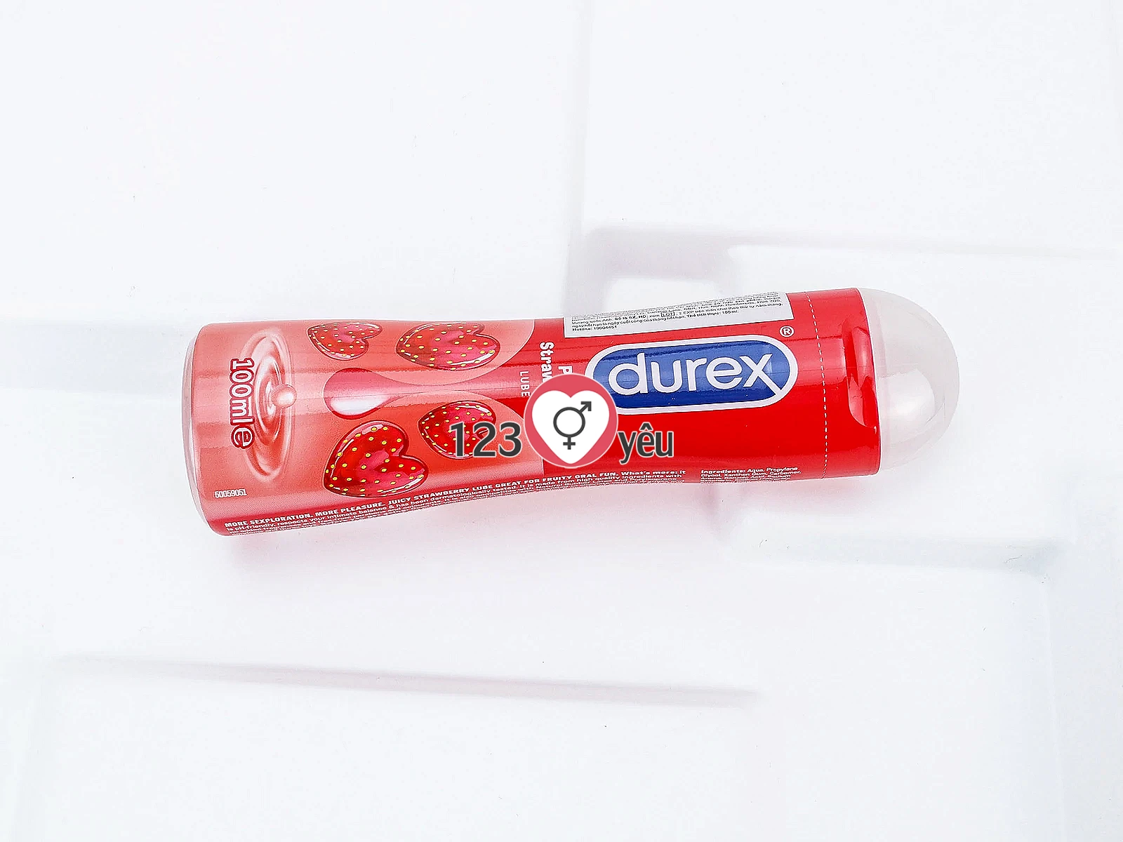 Gel bôi trơn gốc nước DUREX Play Saucy Strawberry giúp giảm khô rát, tăng độ ẩm tự nhiên.
