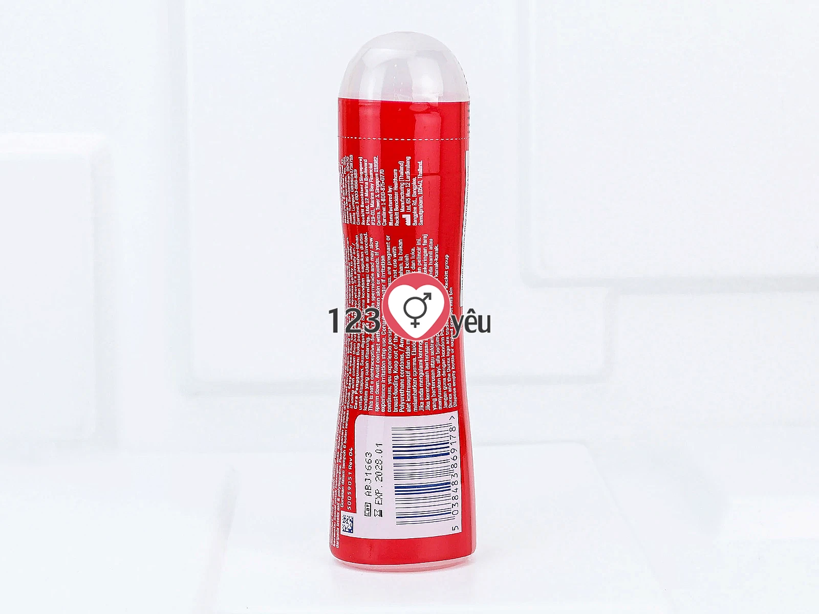 Gel bôi trơn gốc nước DUREX Play Saucy Strawberry giúp giảm khô rát, tăng độ ẩm tự nhiên.