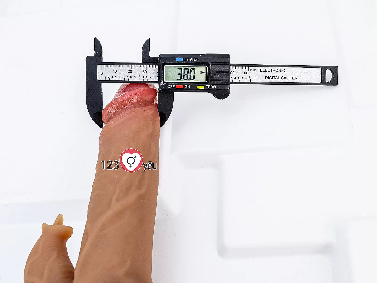 Dương vật giả có đế cùng nhánh phụ rung thụt phát nhiệt điều khiển từ xa