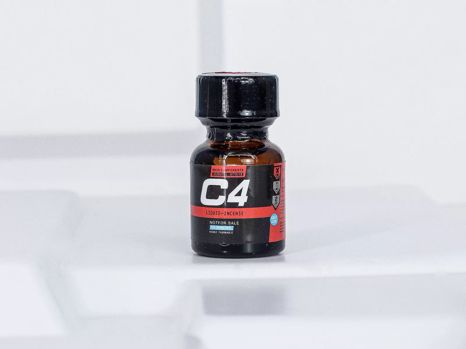 Chai hít C4 Liquid Incense Red tăng cảm giác hưng phấn