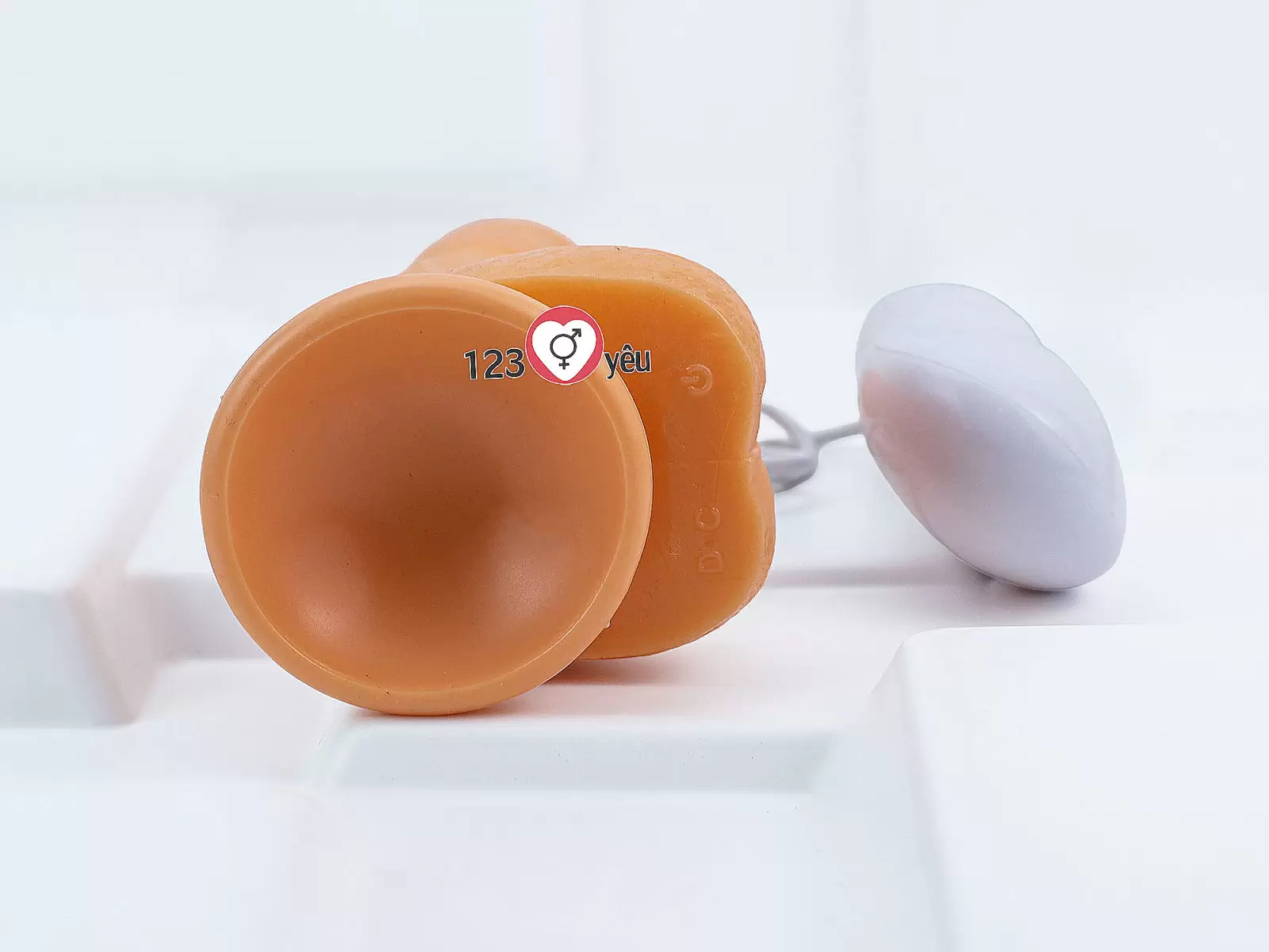 Dương vật giả có đế Excited rung thụt và phát nhiệt pin sạc