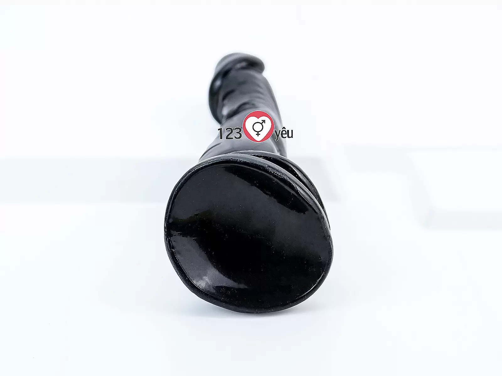 Dương vật giả có đế silicon mềm mại màu đen quyến rũ