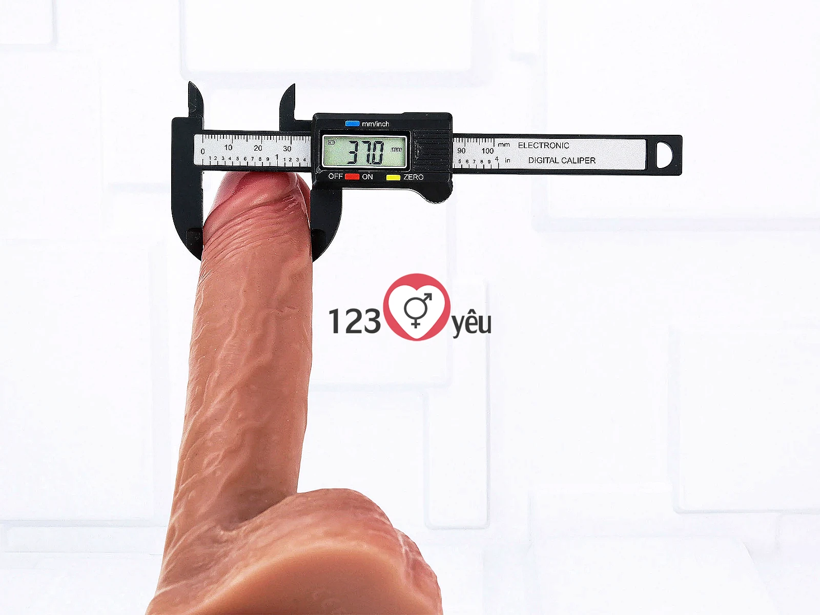 Dương vật giả có đế size to gân guốc siêu mềm tăng cường khoái cảm