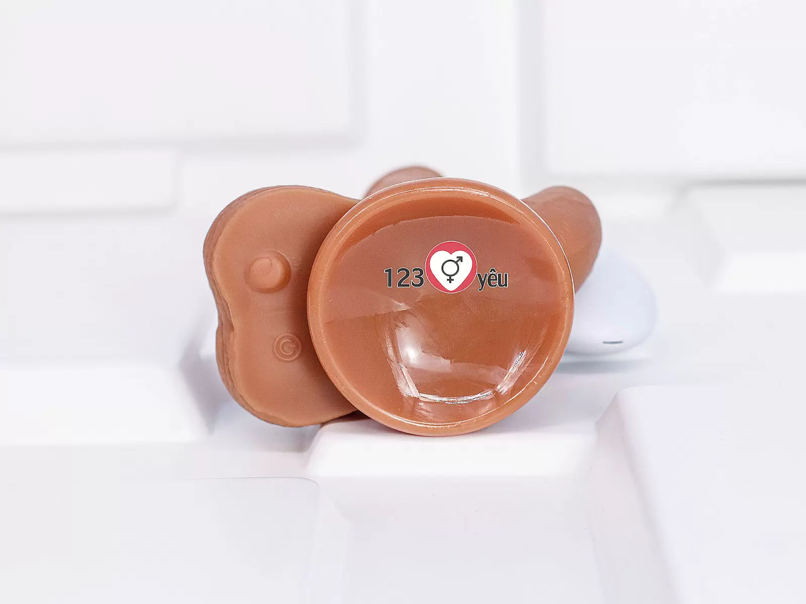 Dương vật giả có đế Dildo có nhánh lưỡi liếm kèm điều khiển