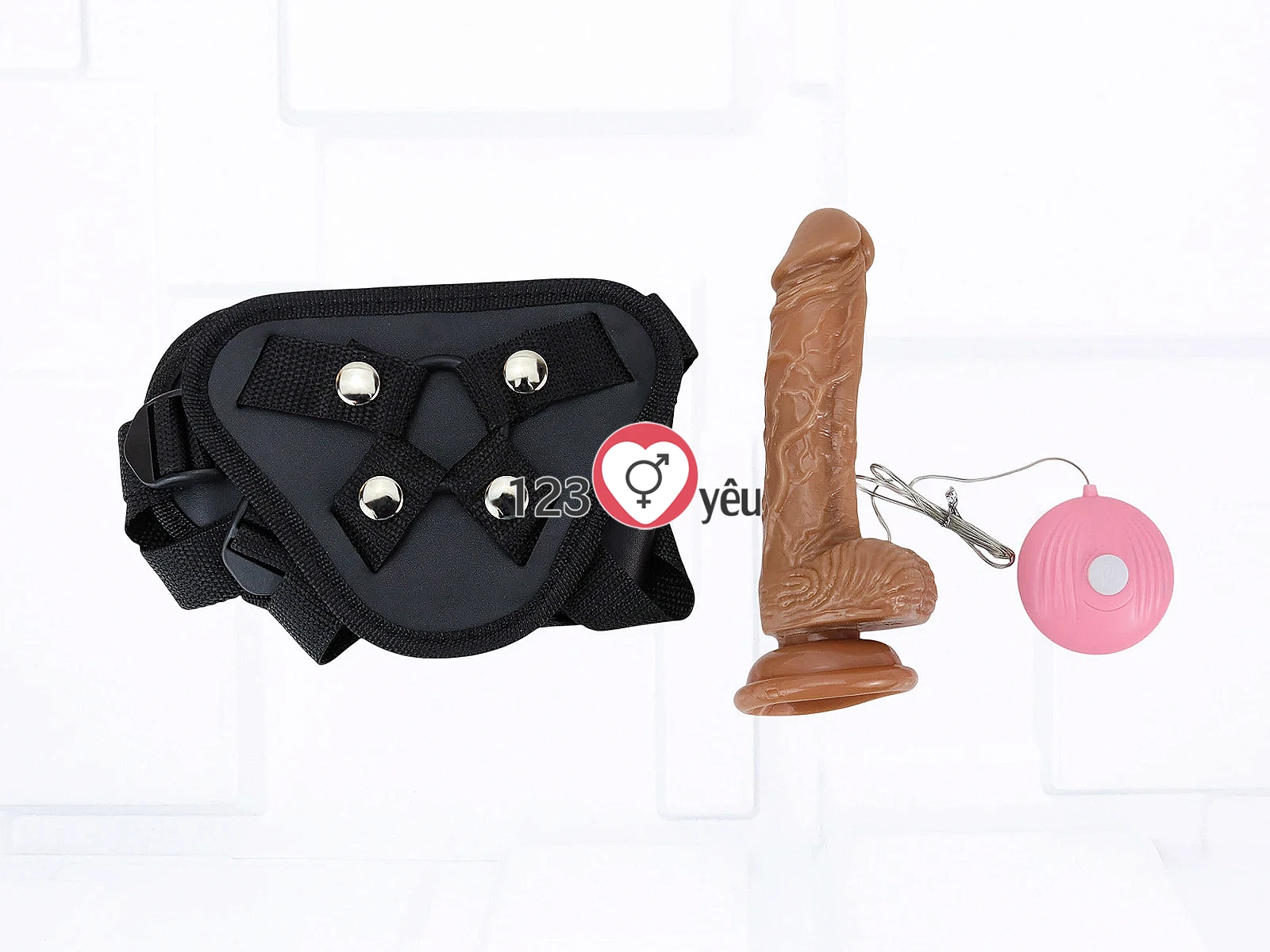 Dương vật giả dây đeo có bìu kèm điều khiển rung nhiều chế độ