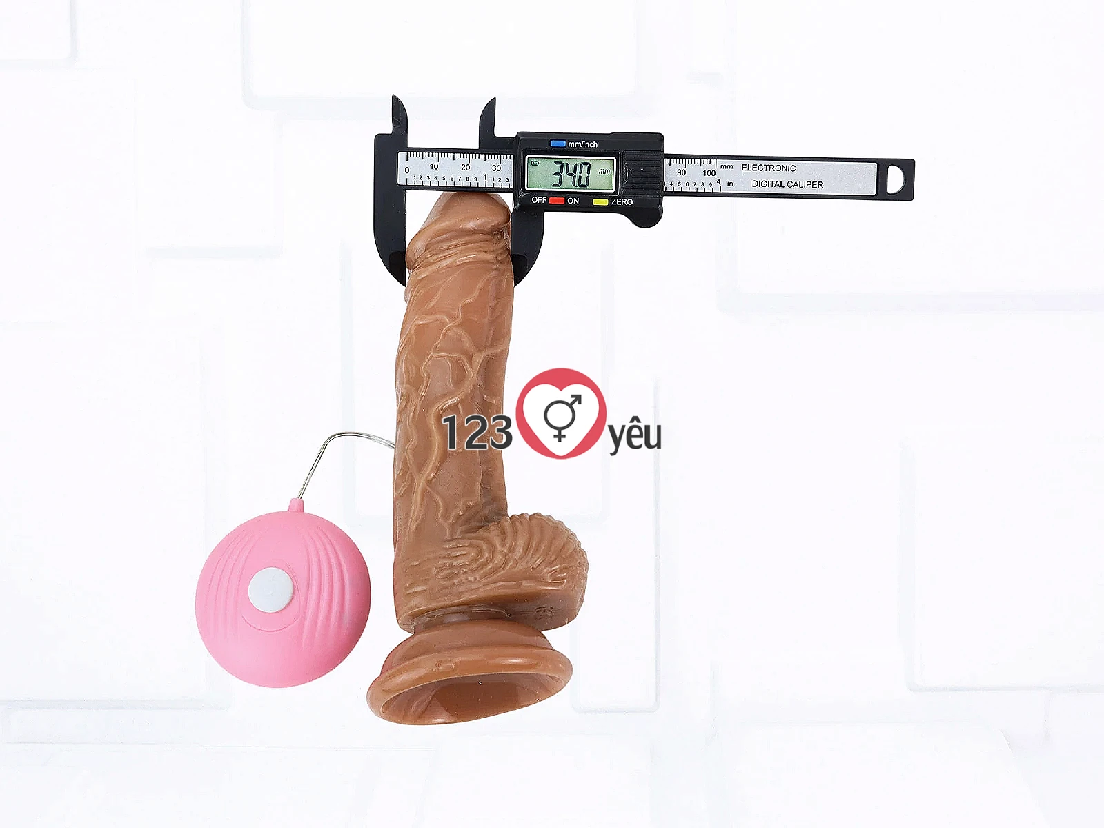 Dương vật giả dây đeo có bìu kèm điều khiển rung nhiều chế độ