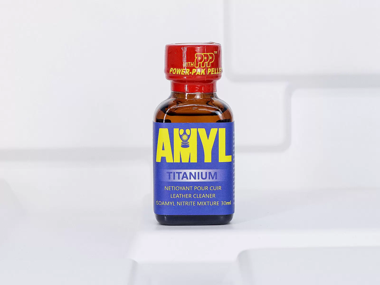 Chai hít Amyl Titanium 30ml kích thích tăng cảm giác hưng phấn
