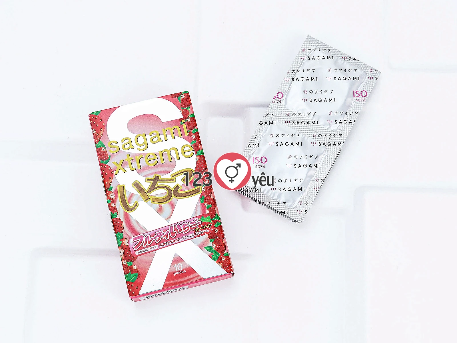 Bao cao su Sagami Xtreme Strawberry mỏng tự nhiên, chất bôi trơn mượt mà và hương dâu tây quyến rũ