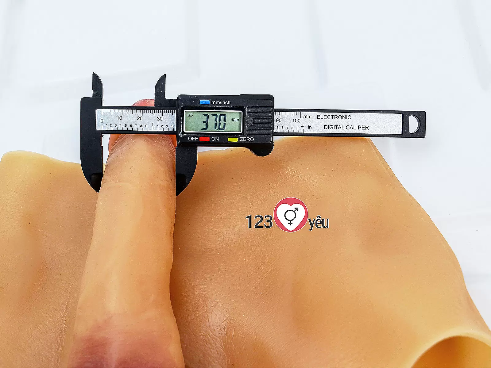 Quần dương vật giả rỗng ruột kèm trứng rung điều khiển từ xa