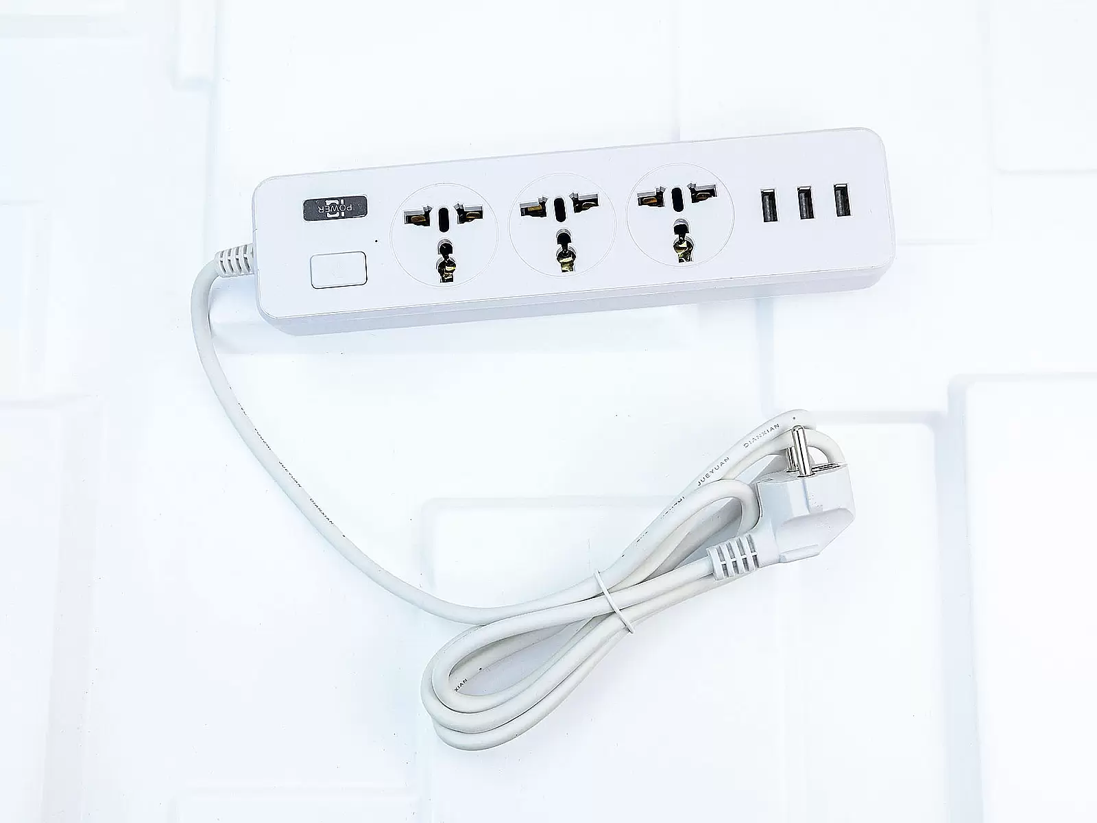 Ổ Cắm Điện IQ Power TB-T13 3 Chấu – 3 Cổng USB Công Suất 2500W