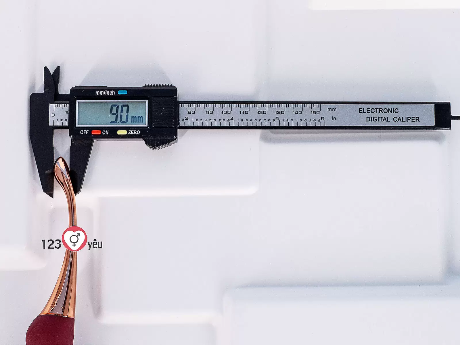 Máy mát xa điểm G 3 đầu pin sạc nhỏ gọn