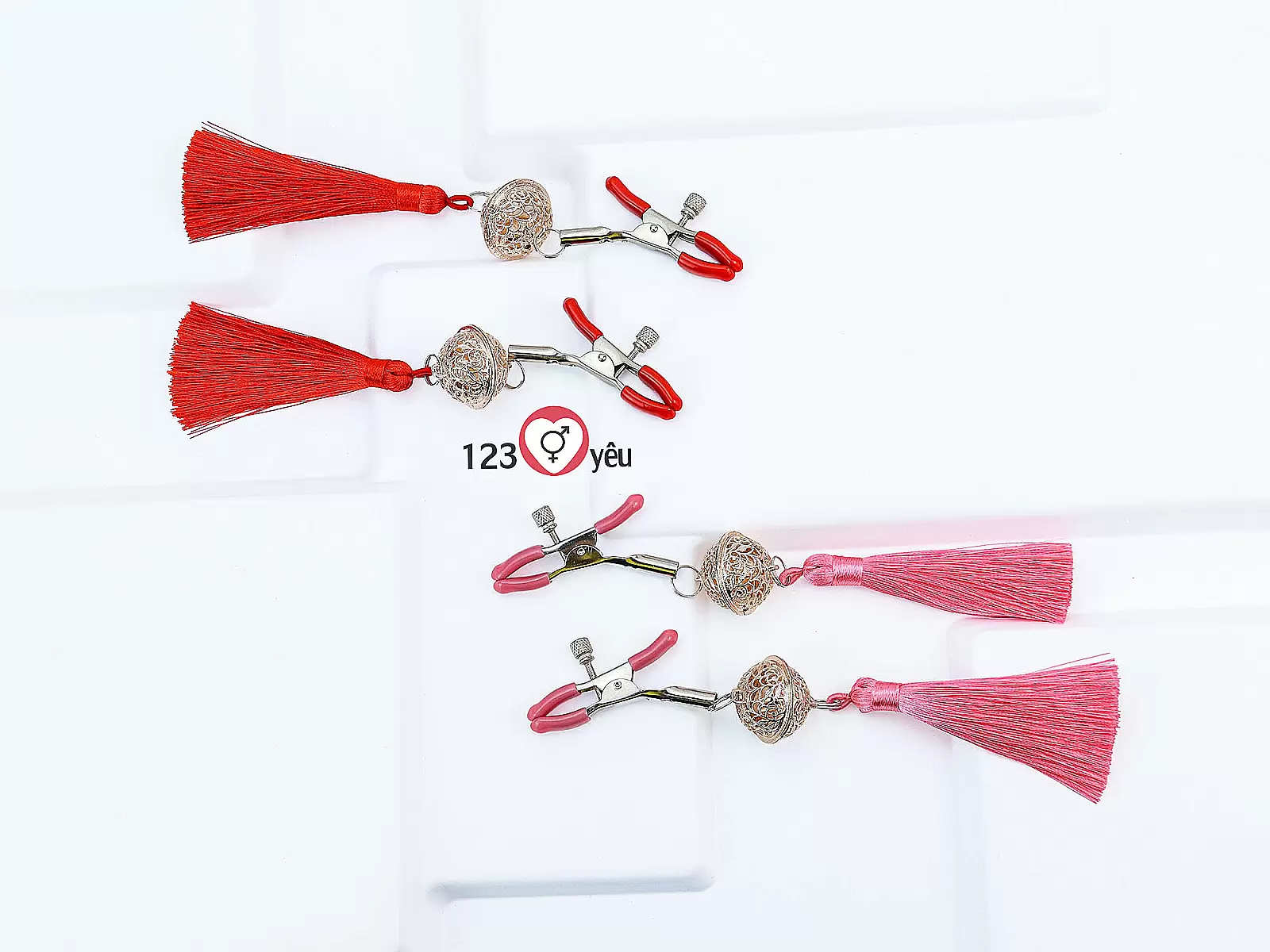 Lục lạc kẹp ti bạo dâm 3 màu kích thích dành cho nữ