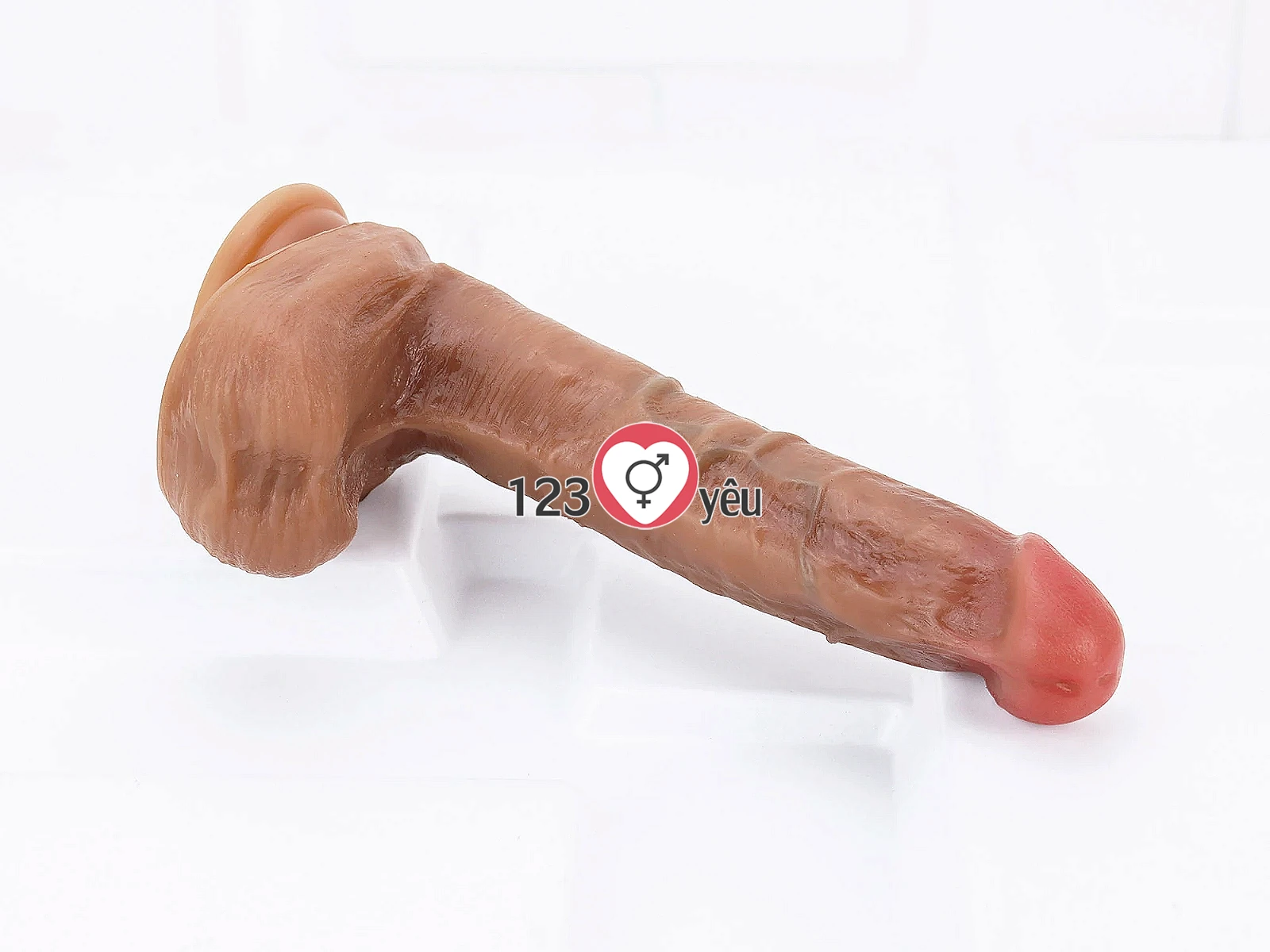 Dương vật giả có đế màu nâu nam tính mạnh mẽ