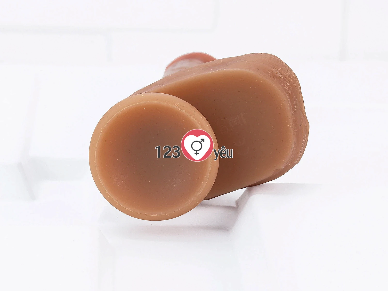 Dương vật giả có đế màu nâu nam tính mạnh mẽ