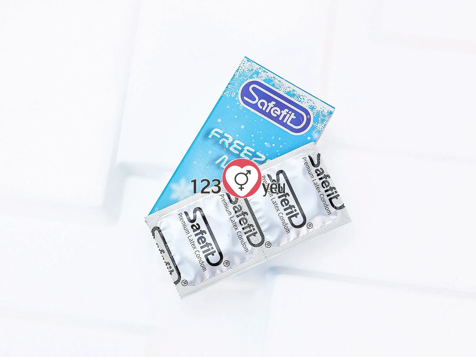 Bao cao su Safefit Freezer Max hương bạc hà mát lạnh tạo cảm giác sảng khoái và khác biệt
