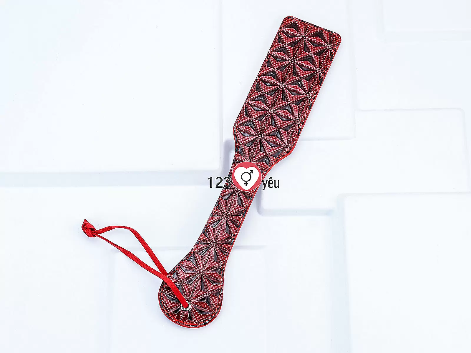 Đồ chơi bạo dâm cây phết mông màu đỏ kích thích cuộc yêu nồng cháy