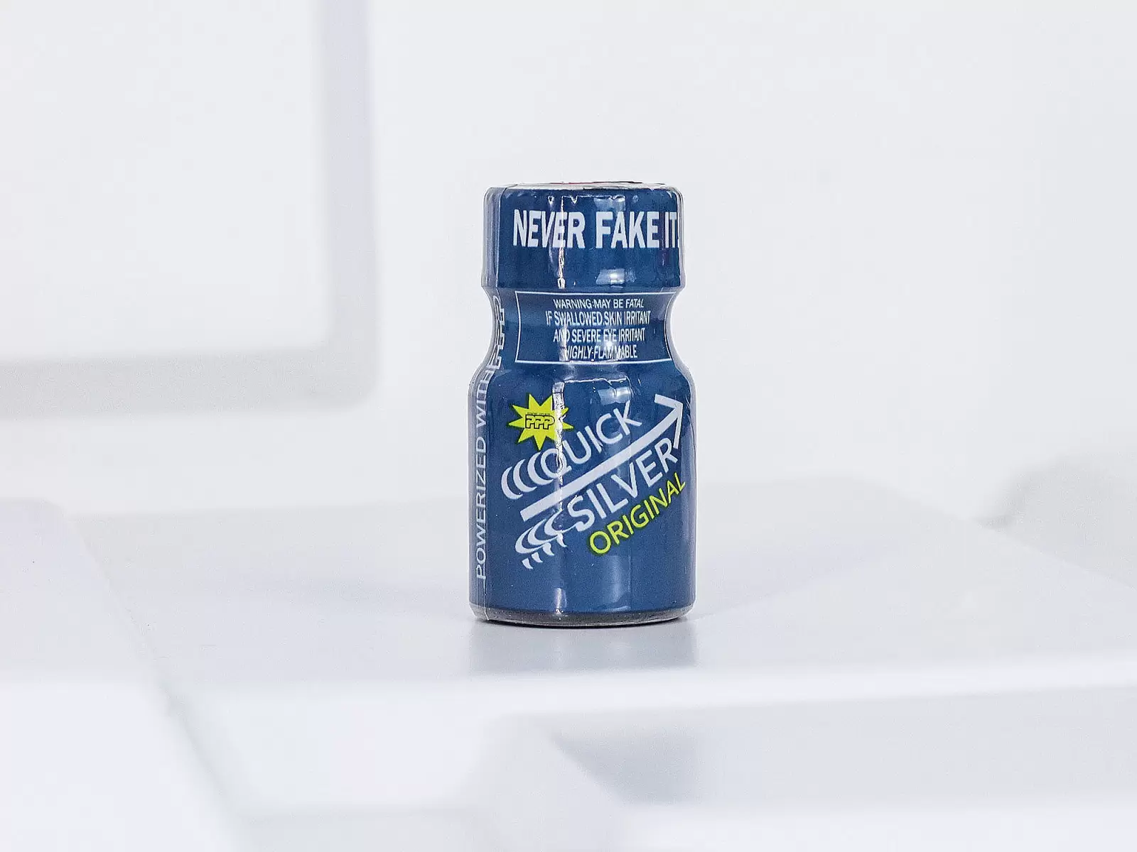 Chai hít Quick Silver kích thích tăng cảm giác hưng phấn