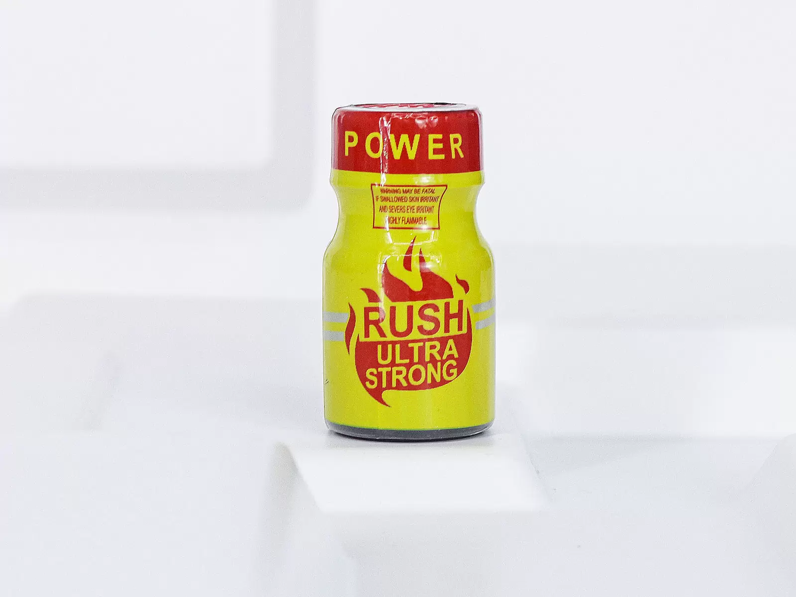 Chai h&iacute;t Rush Ultra Strong Yellow 10ml tăng cảm gi&aacute;c kho&aacute;i cảm