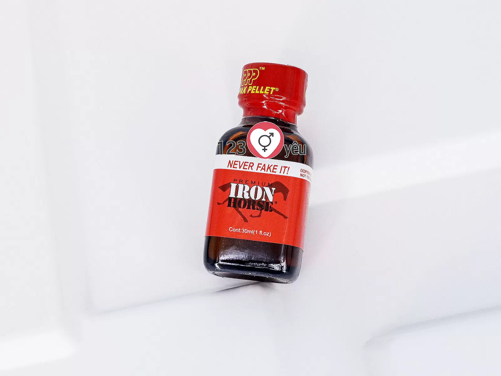 Chai hít Iron Horse 30ml kích thích tăng cảm giác hưng phấn