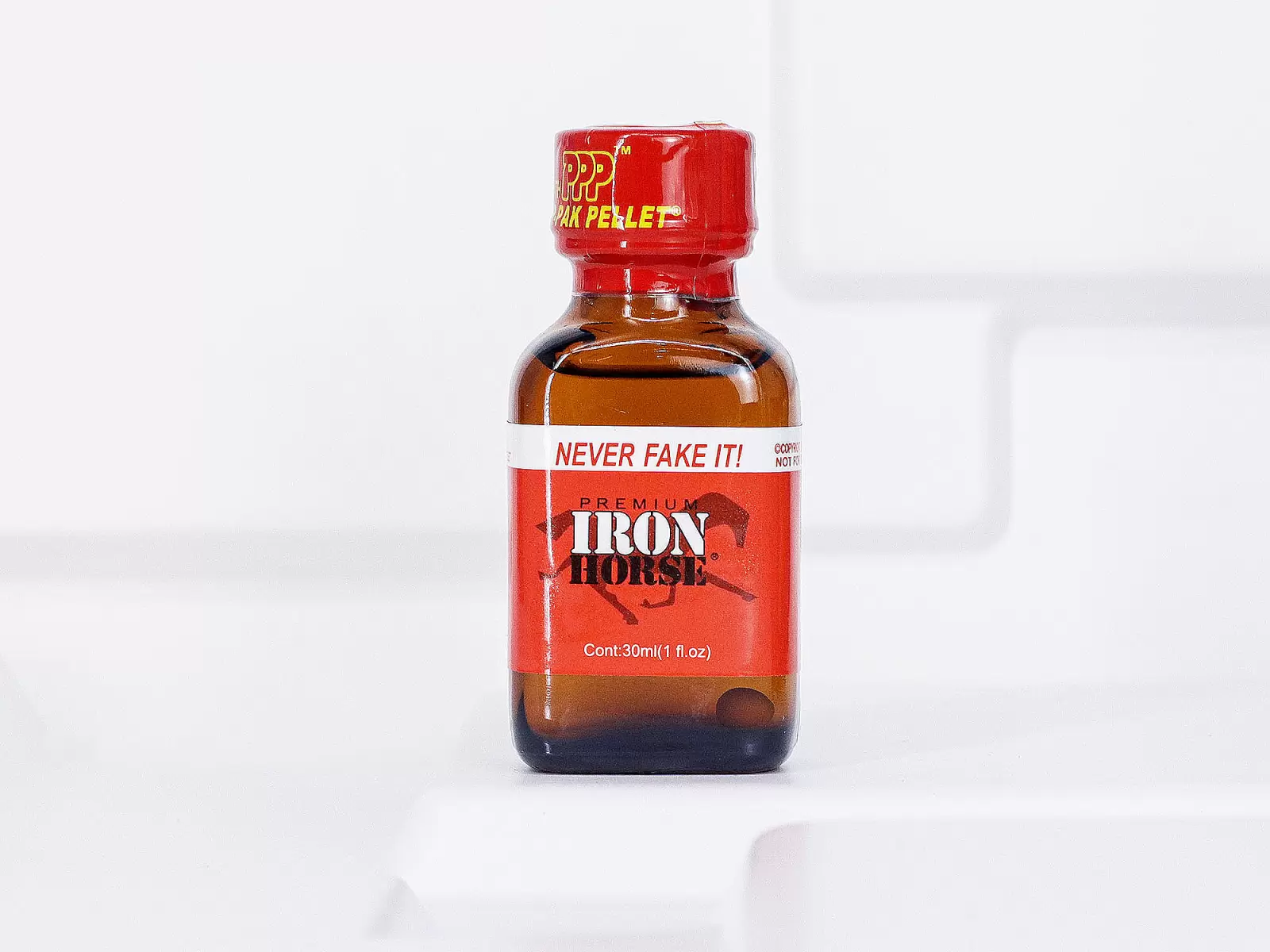 Chai hít Iron Horse 30ml kích thích tăng cảm giác hưng phấn
