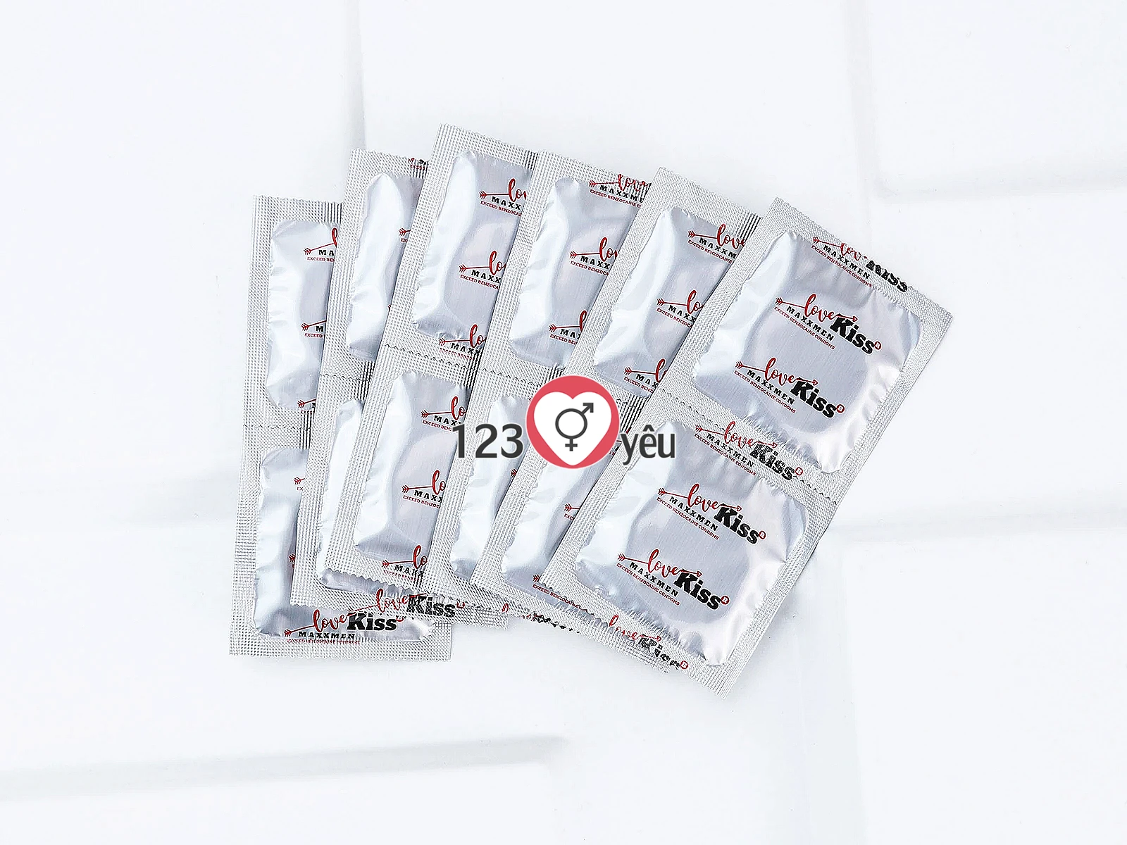Bao cao su Love Kiss Maxxmen Cola gân nổi kết hợp chấm gai, hỗ trợ kéo dài thời gian