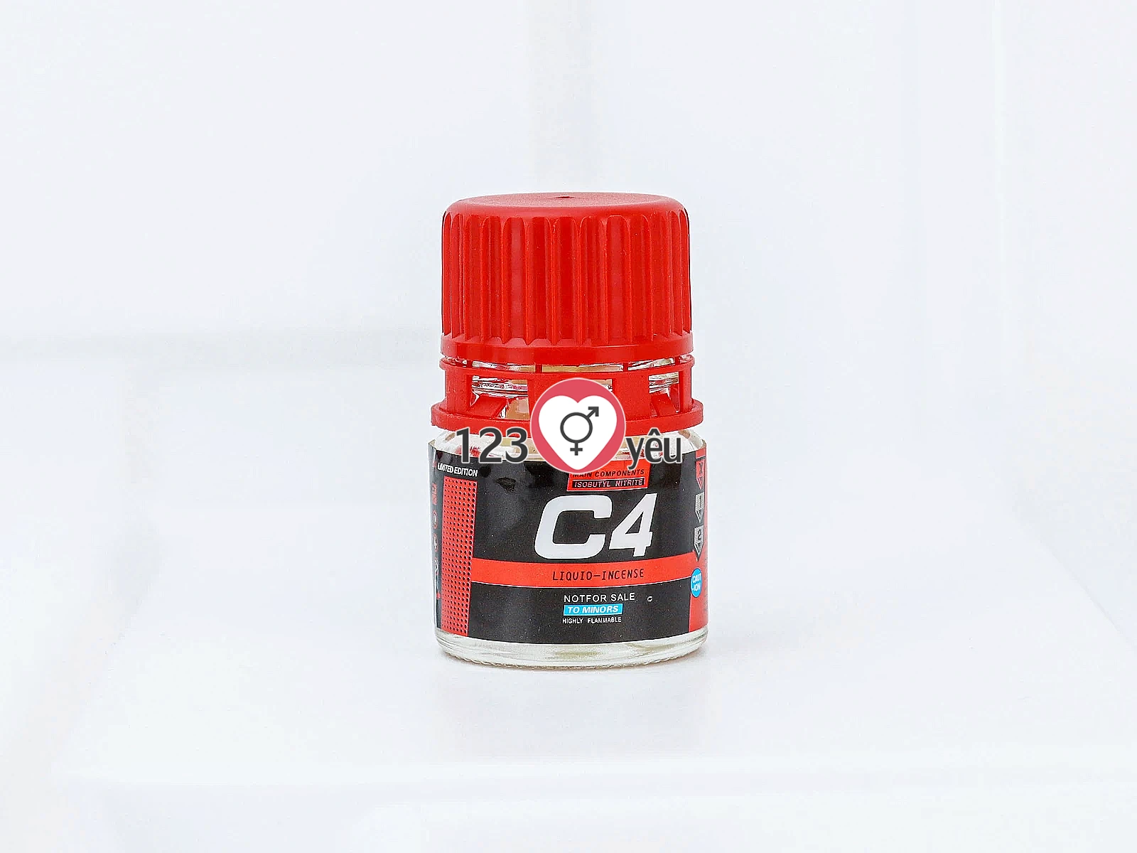 Chai hít khô C4 đỏ dạng viên tiện lợi, kín mùi giúp tạo cảm giác thư giãn