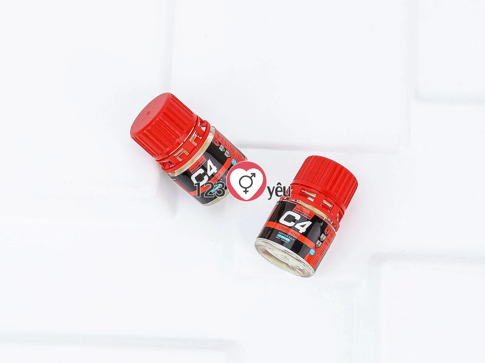 Chai hít khô C4 đỏ dạng viên tiện lợi, kín mùi giúp tạo cảm giác thư giãn