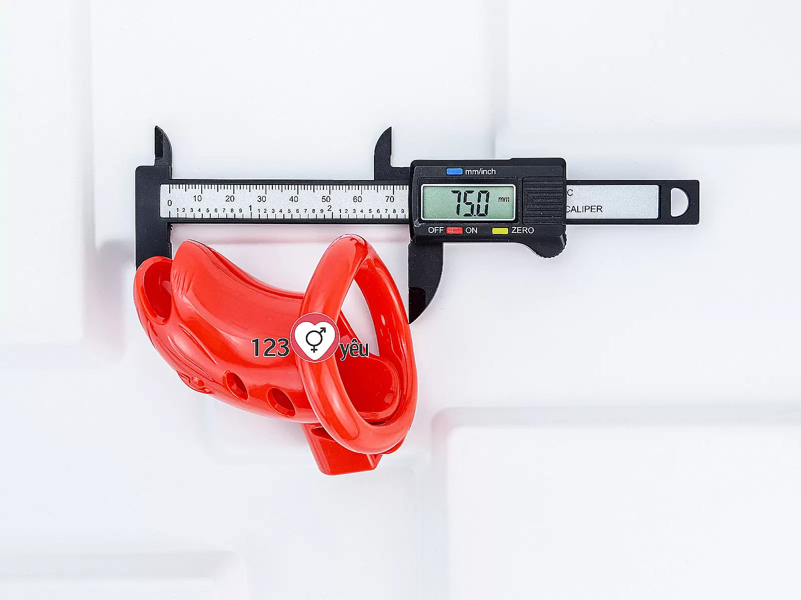 Khóa dương vật nhựa đỏ có chìa khóa phụ kiện sextoy nam tăng cảm giác kiểm soát đầy thú vị