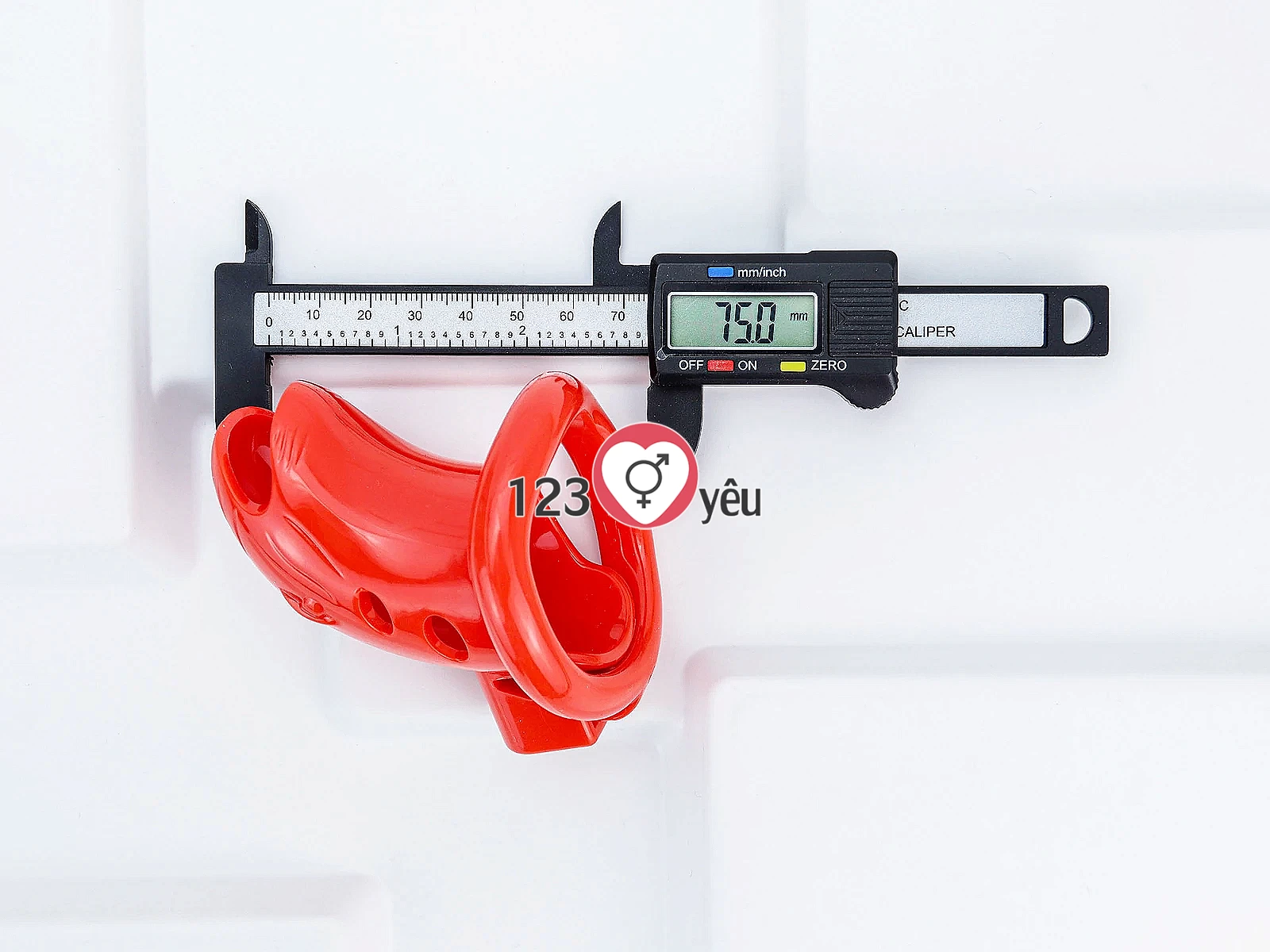 Khóa dương vật nhựa đỏ có chìa khóa phụ kiện sextoy nam tăng cảm giác kiểm soát
