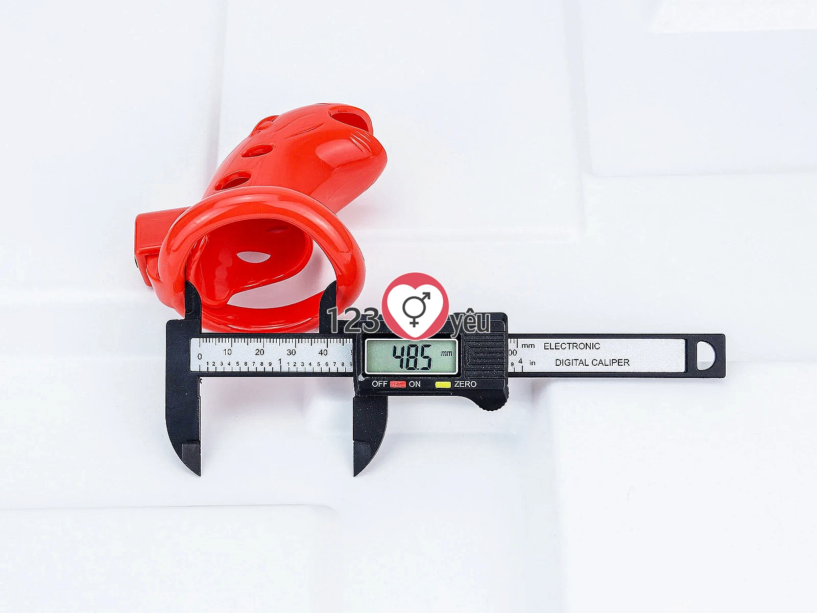 Khóa dương vật nhựa đỏ có chìa khóa phụ kiện sextoy nam tăng cảm giác kiểm soát