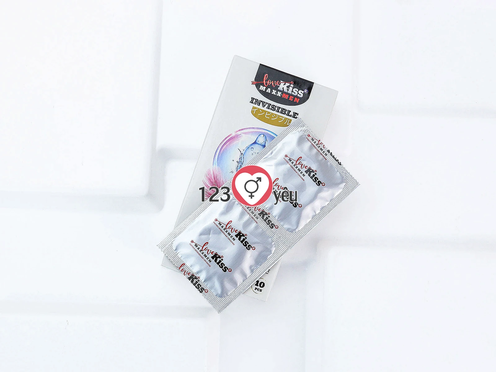Bao cao su LOVE KISS Maxxmen Invisible hỗ trợ giảm ma sát, giúp cả hai tận hưởng cuộc yêu êm ái