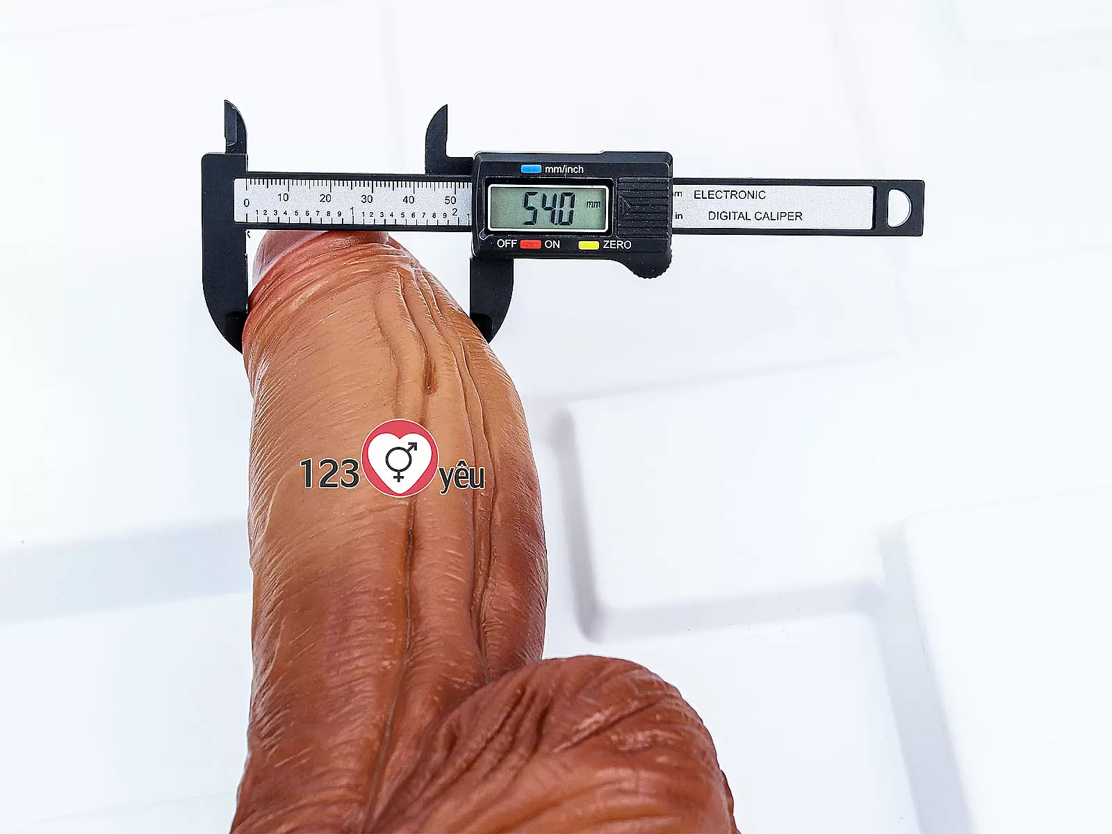 Dương vật giả gân guốc siêu khủng có đế