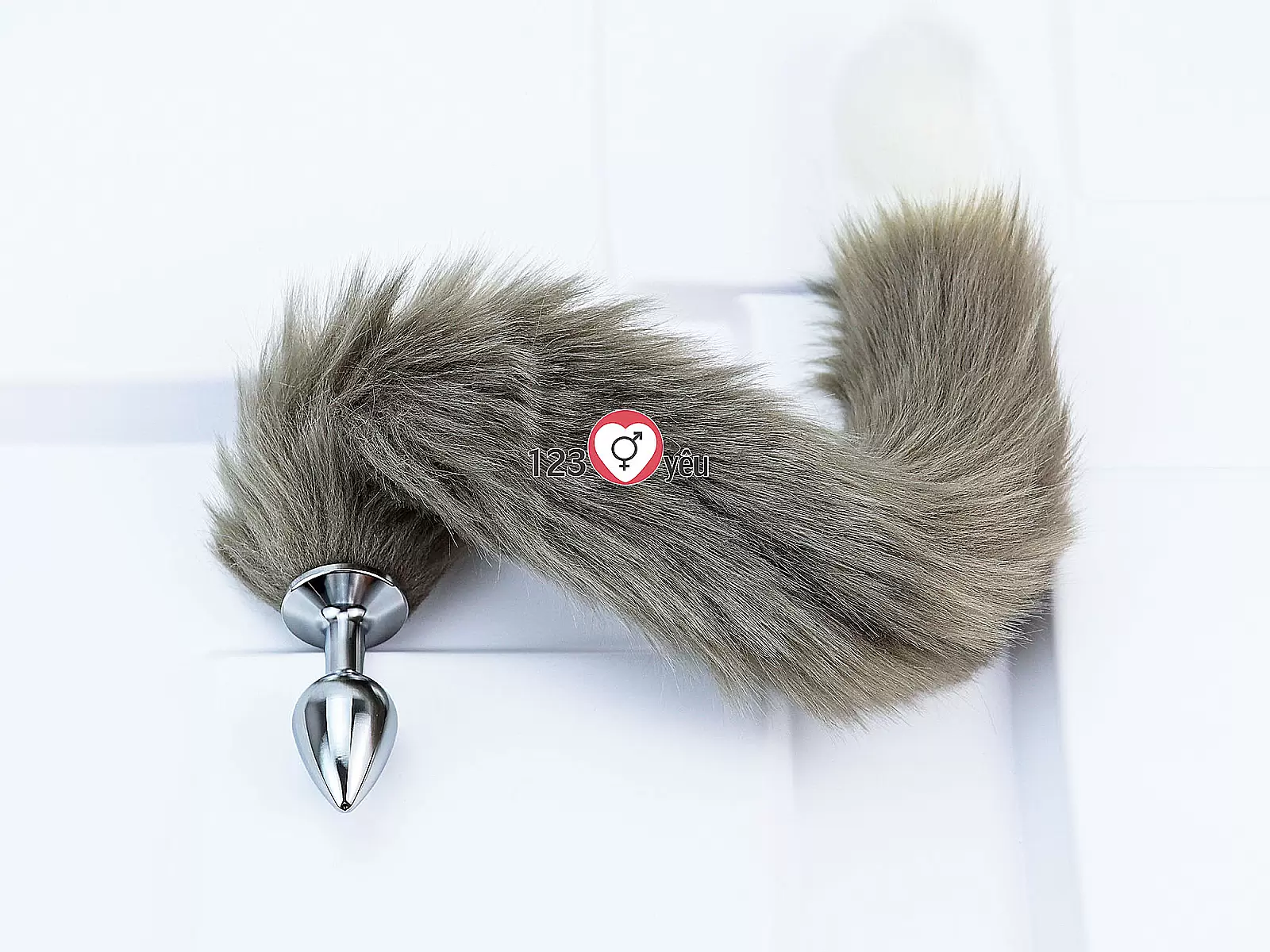 Đồ chơi kích hậu inox đuôi sói xám rêu