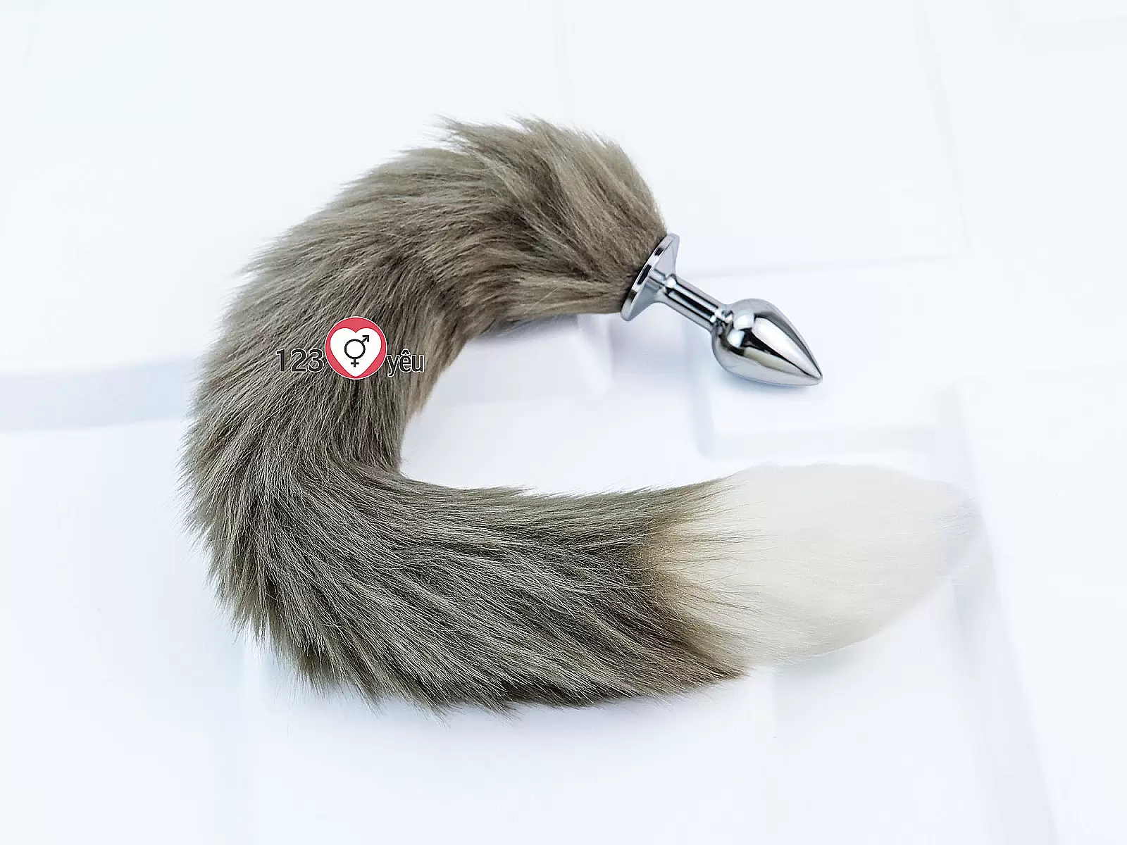 Đồ chơi kích hậu inox đuôi sói xám rêu