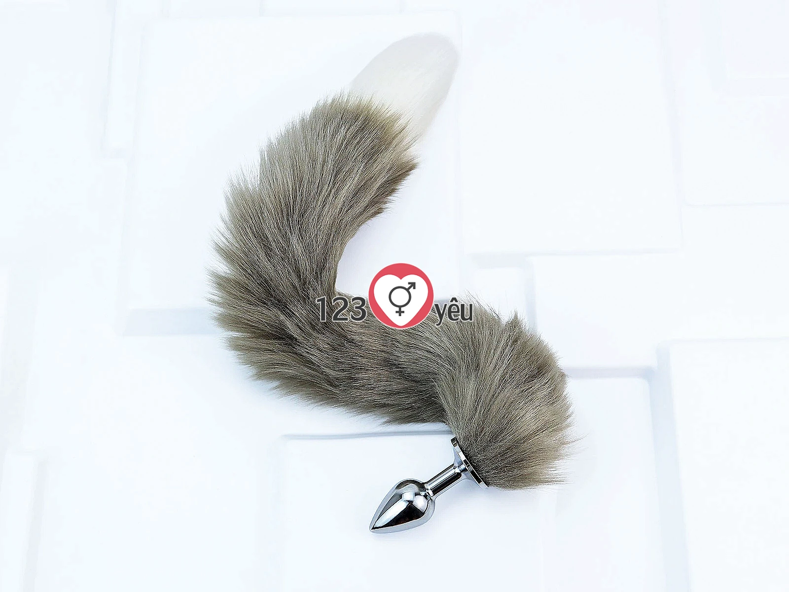 Đồ chơi kích hậu inox đuôi sói xám rêu