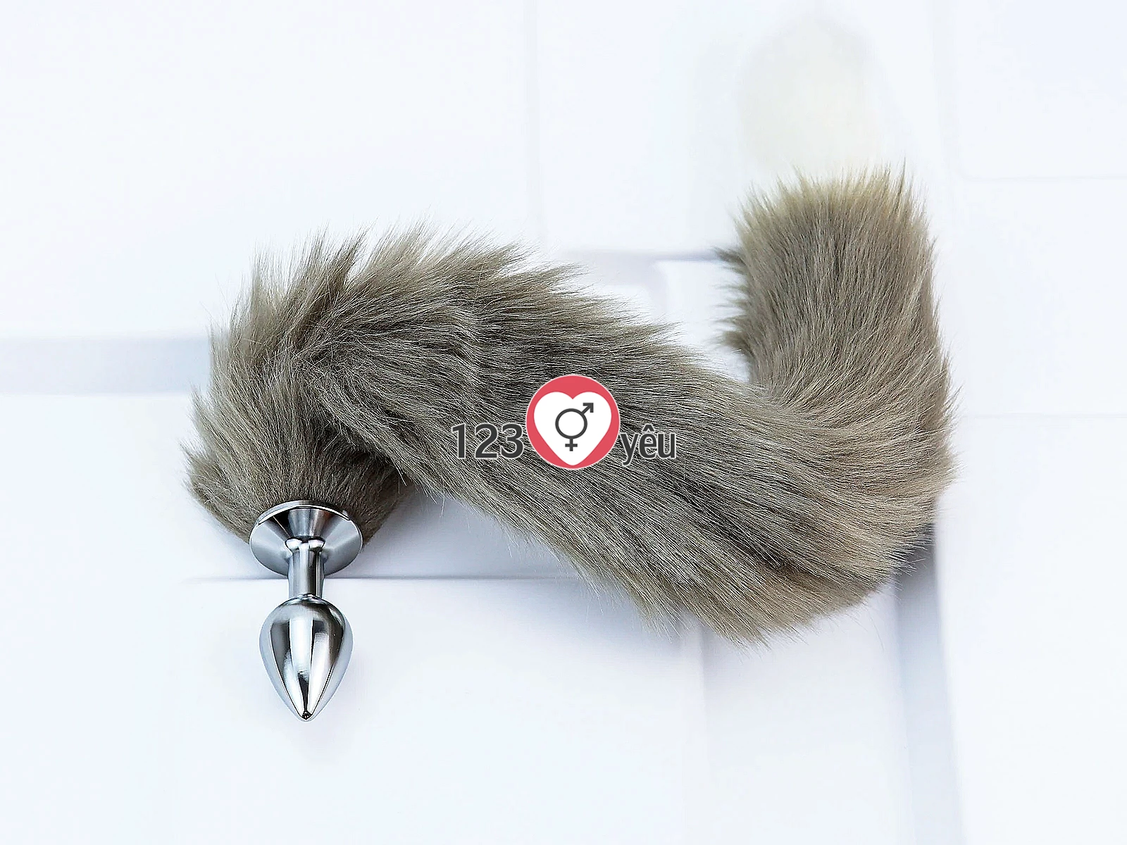 Đồ chơi kích hậu inox đuôi sói xám rêu