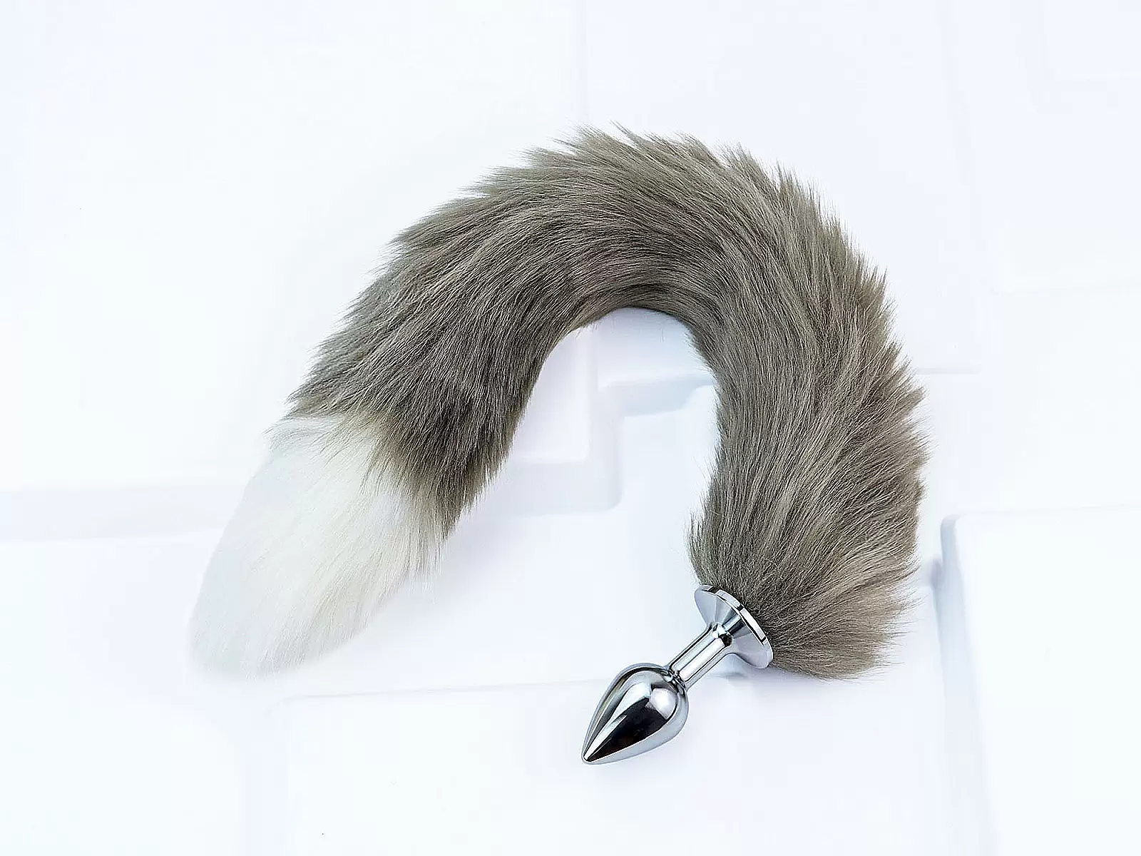 Đồ chơi kích hậu inox đuôi sói xám rêu