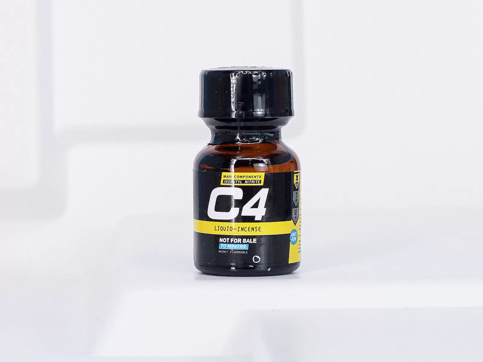 Chai hít C4 Liquid Incense Yellow kích thích tăng cảm giác phấn khích