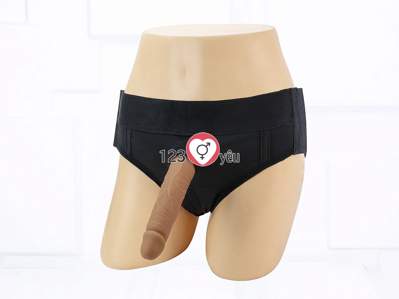 Quần chip tam giác + dương vật giả có đế sự kết hợp hoàn hảo