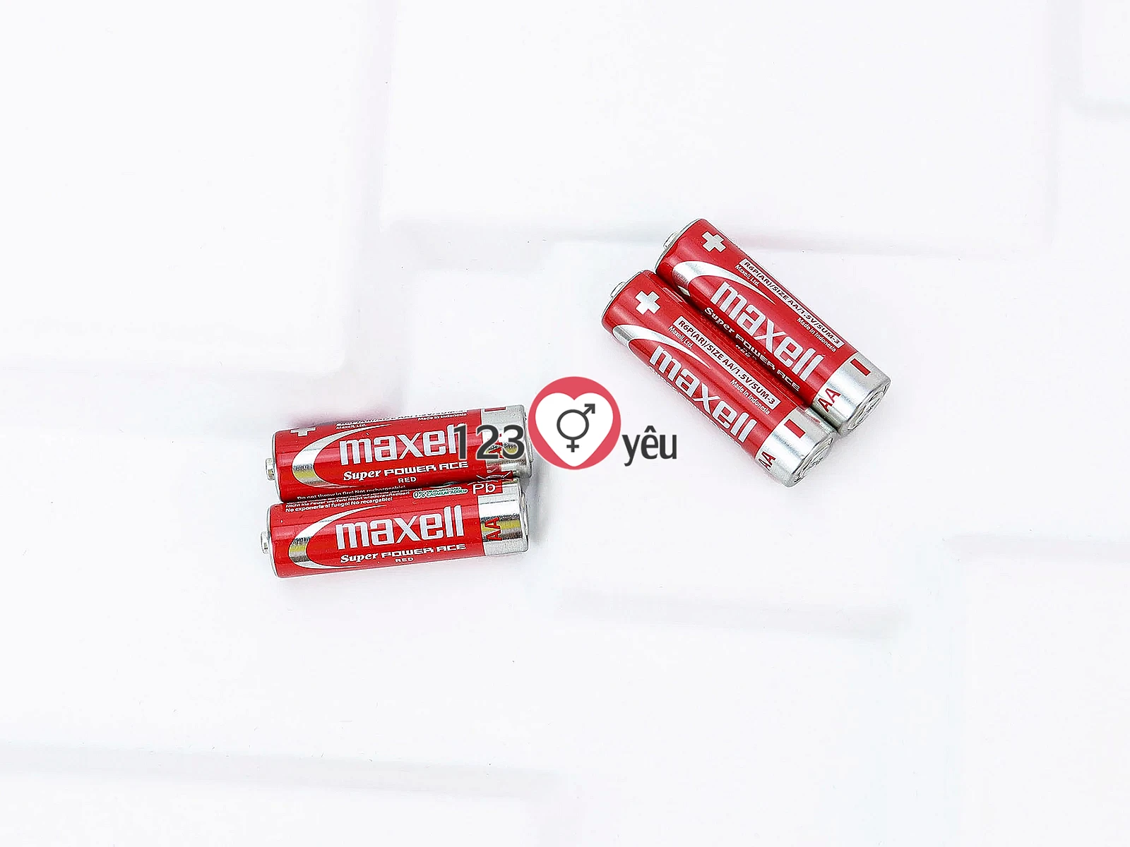 Vỉ 4 cục pin AA MAXELL