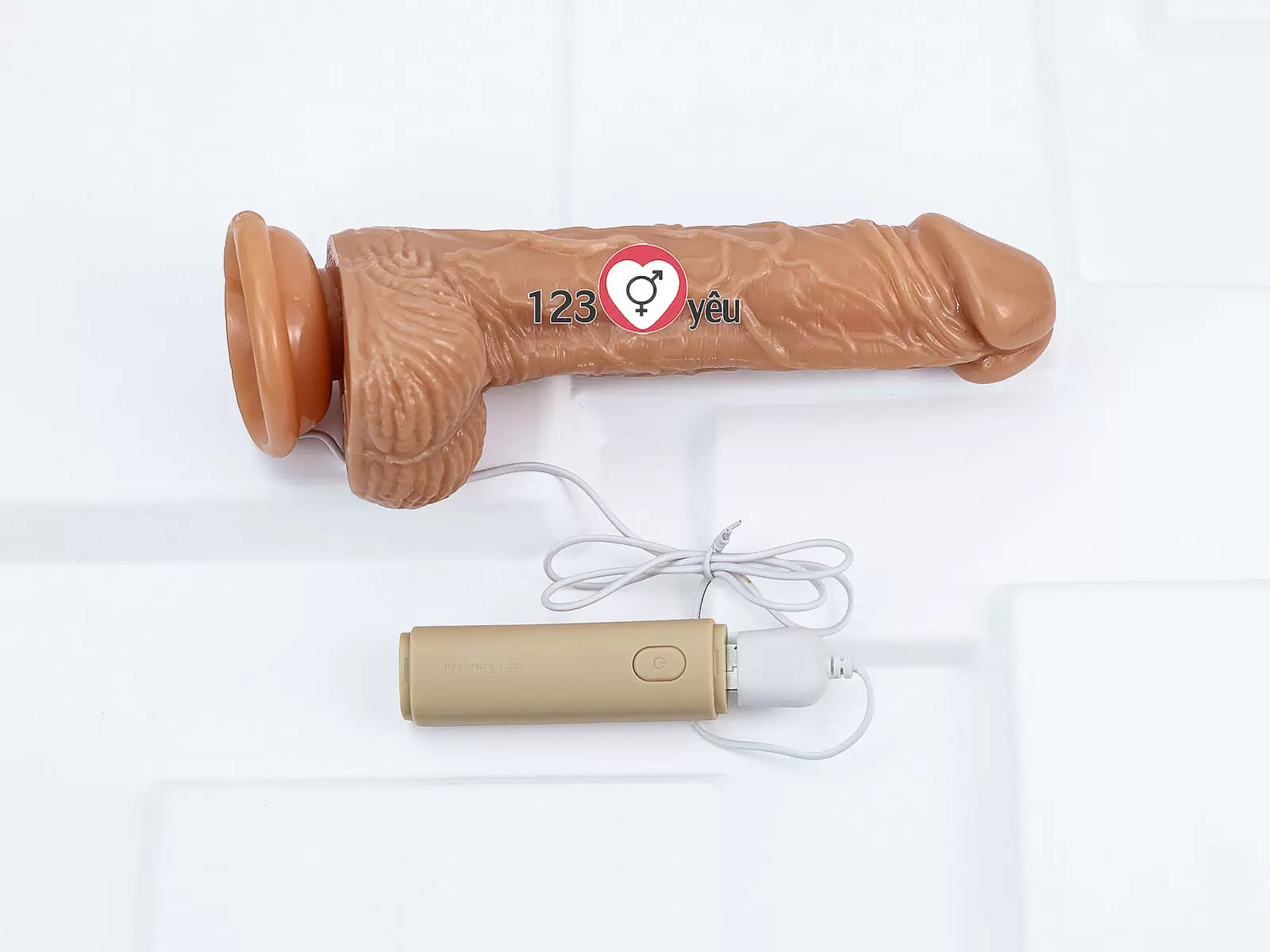 Dương vật giả có đế Spark Wand kèm điều khiển