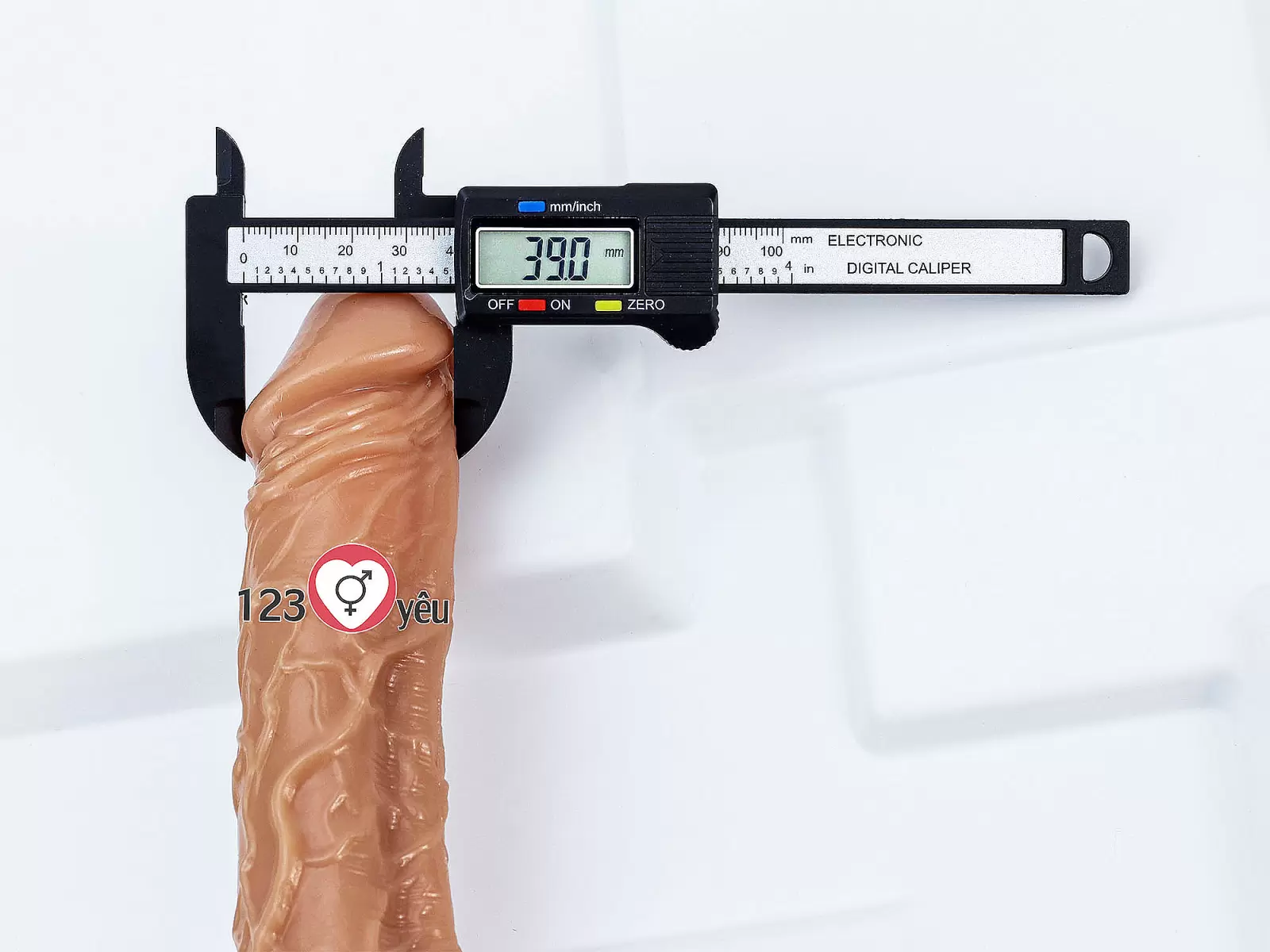 Dương vật giả có đế Spark Wand kèm điều khiển