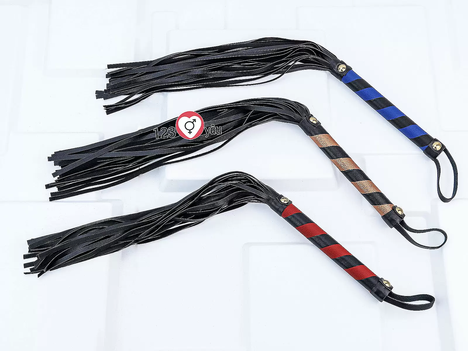 Đồ chơi bạo dâm roi da Luxury Fetish 3 màu